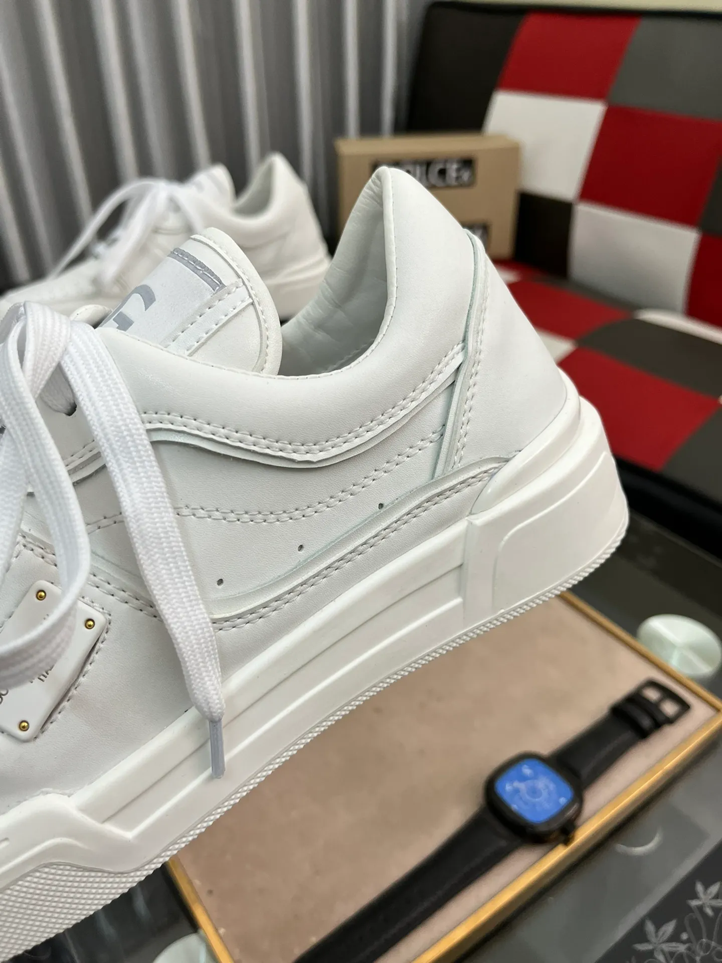 Ex-factory price 480⌚️⌚️DG Men's latest spring and summer 2022, this year's main style, there is no one of them. Super popular and handsome casual shoes. This style inherits the D family's always a little exaggerated yet fashionable style. Exquisite workmanship 🔸Many people love the use of silk cowhide, silk sheepskin lining, [strong][strong][strong] 🔸[strong][strong][strong], a perfect interpretation of the latest inspiration for shoes Classic and fashion are integrated, luxury dream surpasses fashion and high-end quality 💪💪Rubber outsole Size: 38-45, 5⃣️ colors available